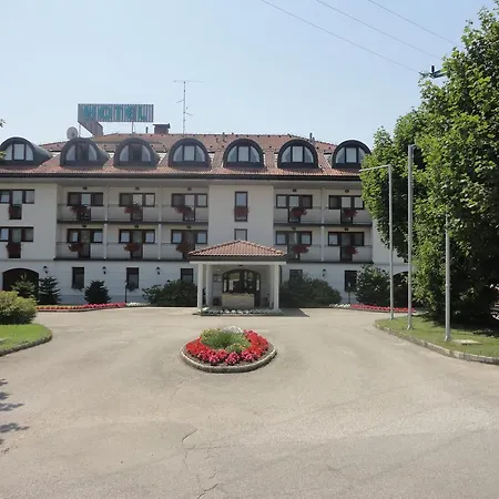 Hotel Kanu - & Caravanning 3*